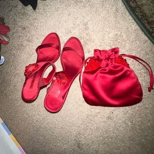 Enzo Angiolini vintage red beaded set w/ open toe silky heels and drawstring bag